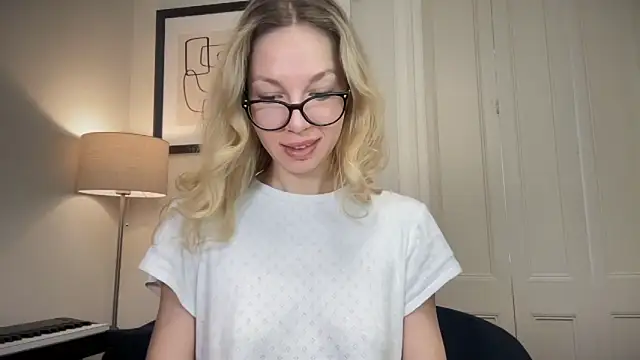 Cutensadistic online show from March 21, 2025, 8:17 am