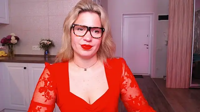 Snapshot of HotTiffani chatting on September 22, 2025, 7:36 am HotTiffani online show from September 22, 2025, 7:36 am