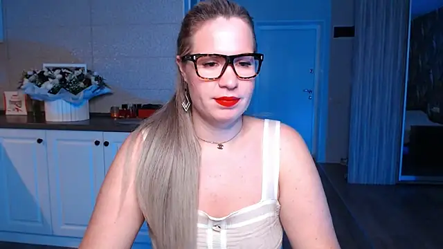 Snapshot of HotTiffani chatting on September 14, 2025, 3:12 pm HotTiffani online show from September 14, 2025, 3:12 pm