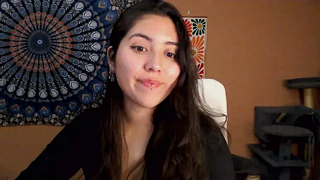 IntimateTales online show from November 4, 2025, 7:06 pm