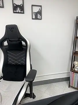 KellyBrooklyn  online show from January 3, 2025, 4:06 pm