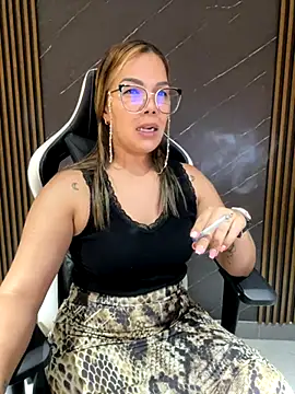 KellyBrooklyn  online show from September 12, 2025, 9:47 pm