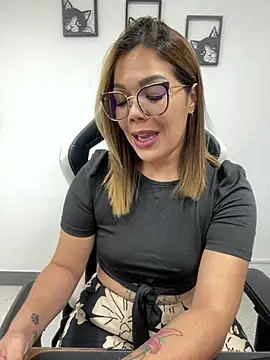 KellyBrooklyn  online show from February 20, 2025, 12:15 pm