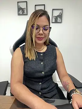 KellyBrooklyn  online show from March 21, 2025, 12:17 pm