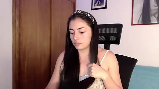 Snapshot of Honey_Aynur20 chatting on September 23, 2025, 6:37 pm Honey Aynur20 online show from September 23, 2025, 6:37 pm