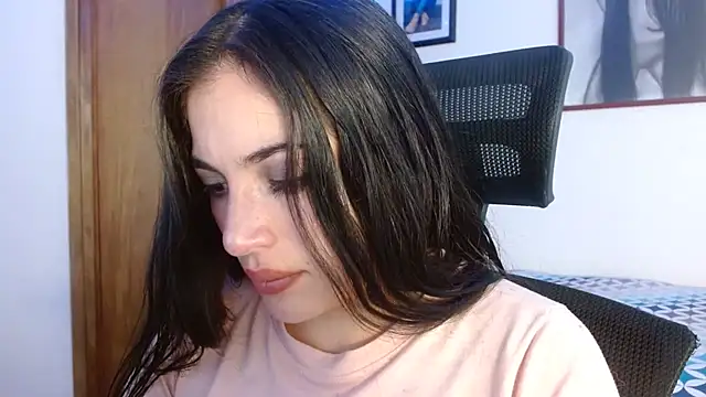 Snapshot of Honey_Aynur20 chatting on October 27, 2025, 6:31 pm Honey Aynur20 online show from October 27, 2025, 6:31 pm