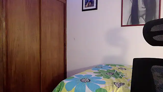 Snapshot of Honey_Aynur20 chatting on September 26, 2025, 4:25 pm Honey Aynur20 online show from September 26, 2025, 4:25 pm