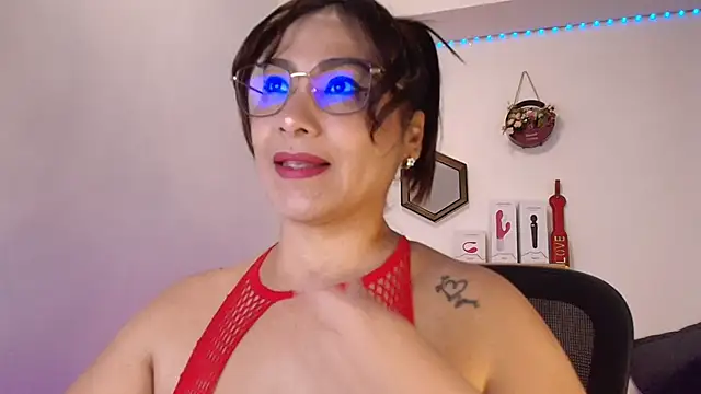 JuliRamirez online show from March 9, 2025, 2:21 pm