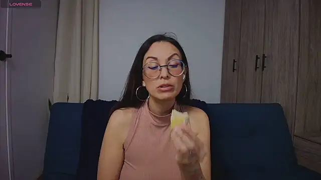 Snapshot of Swetisabella01 chatting on July 19, 2026, 1:14 am Swetisabella01 online show from July 19, 2026, 1:14 am