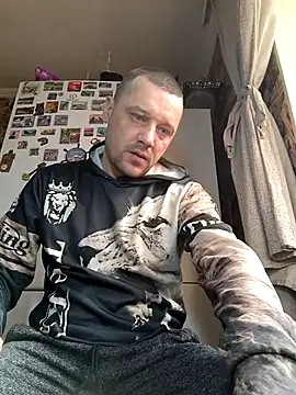 Snapshot of DanielOhCool chatting on March 4, 2026, 6:32 am DanielOhCool online show from March 4, 2026, 6:32 am