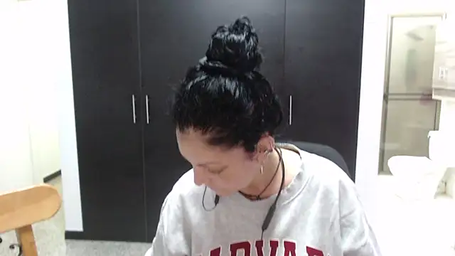 Snapshot of mijal_queen chatting on October 25, 2025, 3:28 am mijal queen online show from October 25, 2025, 3:28 am