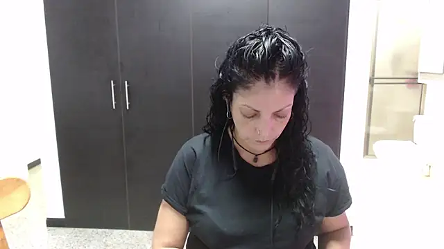 Snapshot of mijal_queen chatting on October 22, 2025, 3:06 am mijal queen online show from October 22, 2025, 3:06 am