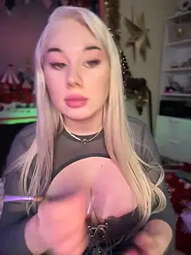 LaraHollywood online show from January 5, 2025, 3:34 pm