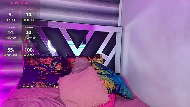 cami suarez  online show from February 4, 2025, 7:29 am
