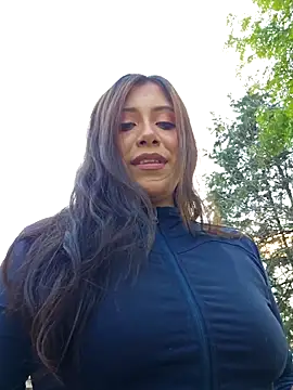 Snapshot of DORYY chatting on December 18, 2025, 10:35 pm DORYY online show from December 18, 2025, 10:35 pm