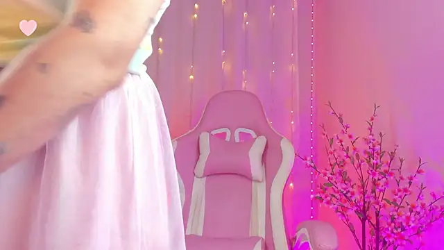 Snapshot of rosseblondee chatting on October 27, 2025, 9:16 pm rosseblondee online show from October 27, 2025, 9:16 pm