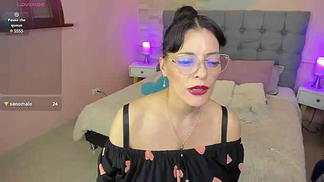  Abril W online show from March 6, 2025, 2:51 am