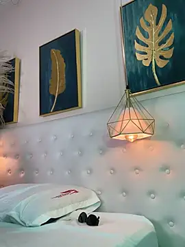 valerie lya online show from November 6, 2025, 8:46 pm