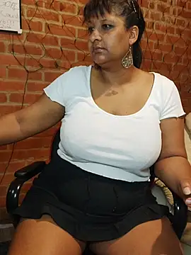 Snapshot of Lilybanx chatting on July 7, 2026, 10:30 am Lilybanx online show from July 7, 2026, 10:30 am