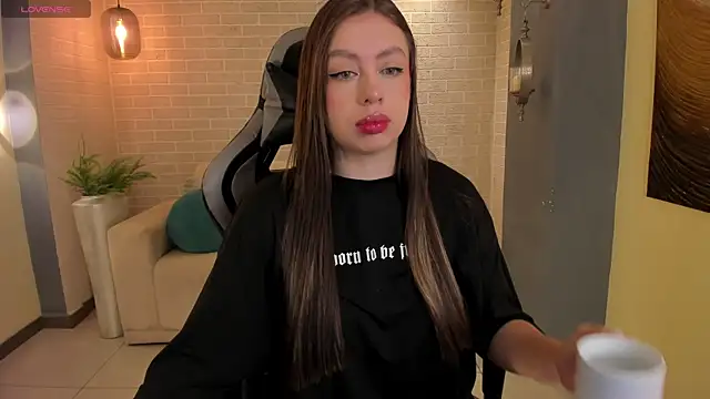 EllaClark online show from October 19, 2025, 11:02 am