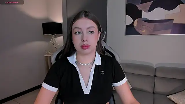 EllaClark online show from September 30, 2025, 6:25 pm