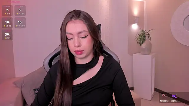 EllaClark online show from September 8, 2025, 7:13 pm