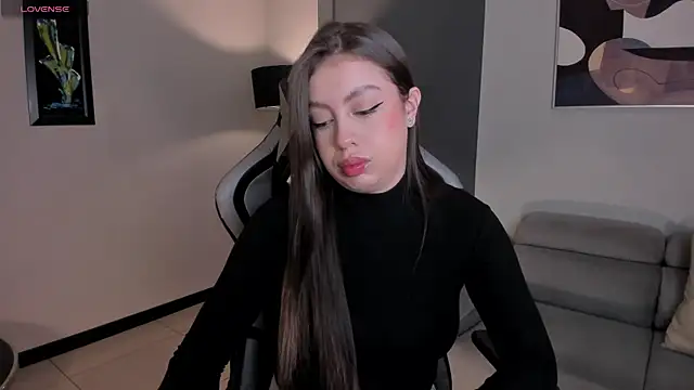 EllaClark online show from September 29, 2025, 6:57 pm