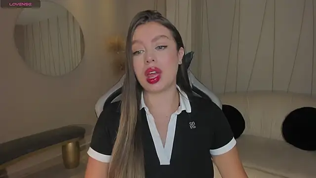 EllaClark online show from March 6, 2025, 6:16 pm