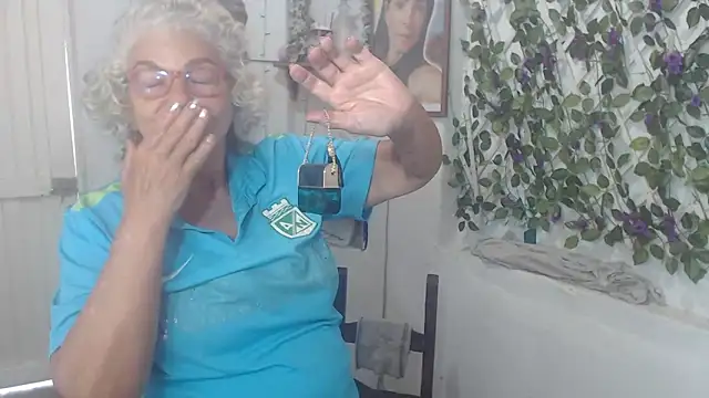 FunnyGrandma online show from November 14, 2025, 6:33 pm