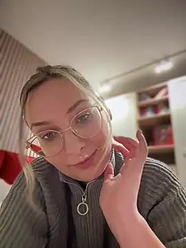 Snapshot of The_Snowwhitee chatting on January 11, 2025, 4:03 pm The Snowwhitee online show from January 11, 2025, 4:03 pm