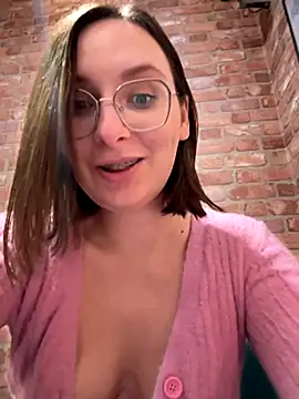 The Snowwhitee online show from October 3, 2025, 7:15 pm