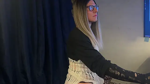 xdresserwithass online show from November 21, 2025, 9:03 pm