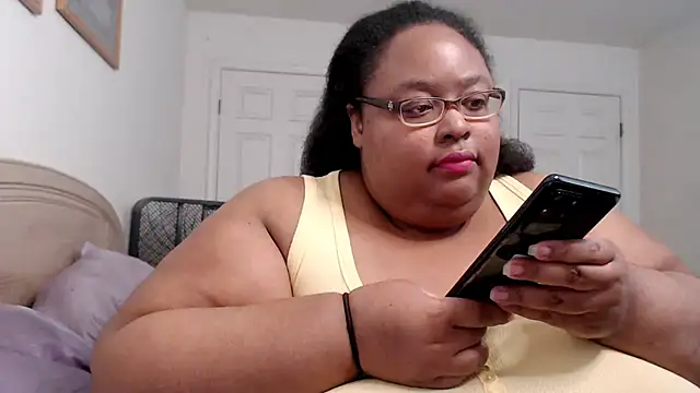 Loves Aura online show from October 25, 2025, 12:10 am