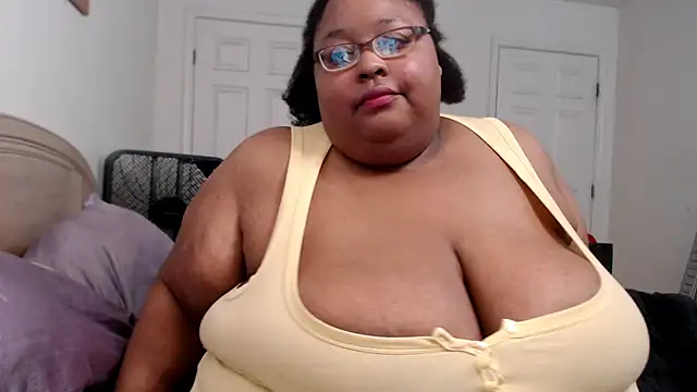 Loves Aura online show from October 3, 2025, 11:50 pm