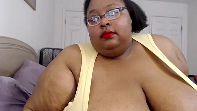 Snapshot of Loves_Aura chatting on May 18, 2026, 1:06 am Loves Aura online show from May 18, 2026, 1:06 am