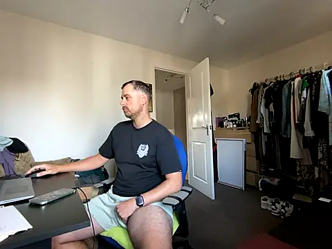 Snapshot of Kramer023 chatting on September 24, 2025, 9:27 am Kramer023 online show from September 24, 2025, 9:27 am