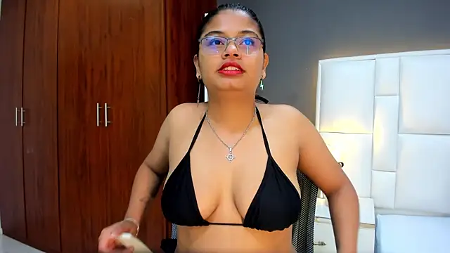 yeral2017 online show from December 17, 2025, 3:39 pm