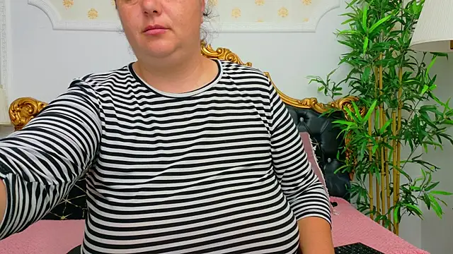 AleshaArabian online show from May 13, 2026, 3:35 am