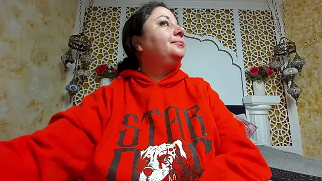 Snapshot of AleshaArabian chatting on October 15, 2025, 2:32 am AleshaArabian online show from October 15, 2025, 2:32 am