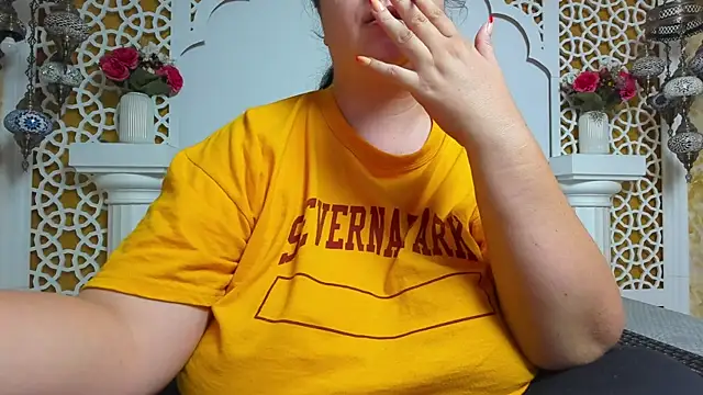 Snapshot of AleshaArabian chatting on October 8, 2025, 2:35 am AleshaArabian online show from October 8, 2025, 2:35 am