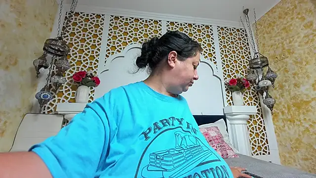 Snapshot of AleshaArabian chatting on September 25, 2025, 2:17 am AleshaArabian online show from September 25, 2025, 2:17 am