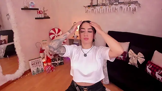 EmmyEvans1 online show from December 19, 2025, 7:38 pm