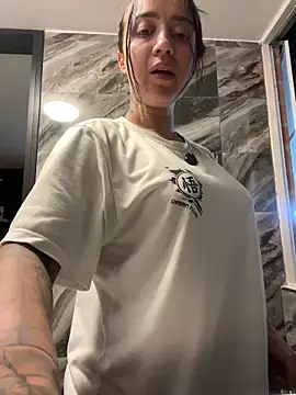 Snapshot of EmmyEvans1 chatting on September 23, 2025, 12:06 am EmmyEvans1 online show from September 23, 2025, 12:06 am