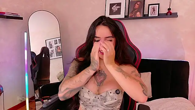 EmmyEvans1 online show from April 1, 2026, 7:33 pm