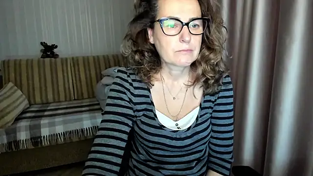 lauraoven online show from November 27, 2025, 8:04 am