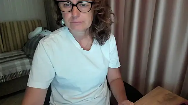 lauraoven online show from July 22, 2026, 1:57 pm