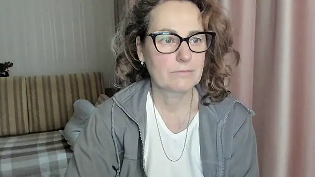 lauraoven online show from February 5, 2025, 7:29 am