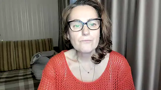 lauraoven online show from February 11, 2025, 2:46 pm