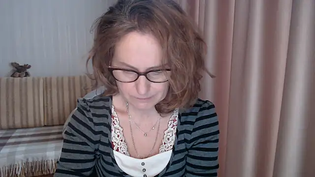 lauraoven online show from February 14, 2025, 8:21 am
