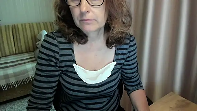 lauraoven online show from June 18, 2026, 10:42 am